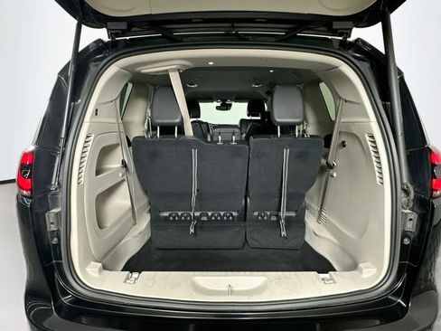 Used 2022 Chrysler Pacifica Touring-L FWD image 25