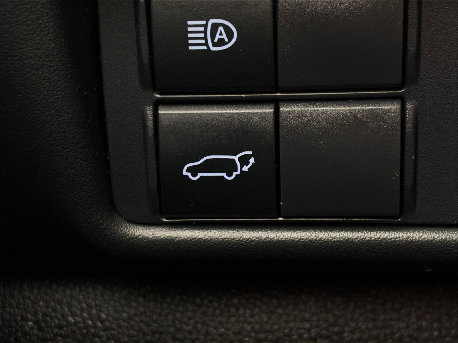 Used 2021 Toyota Highlander XLE AWD/4WD image 37
