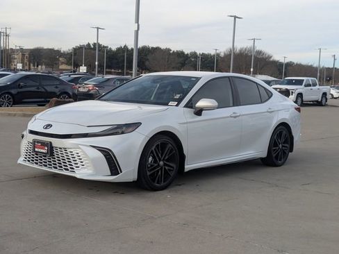 Used 2025 Toyota Camry XSE image 9