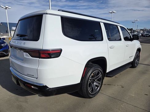 Used 2024 Jeep Wagoneer L Series II image 3