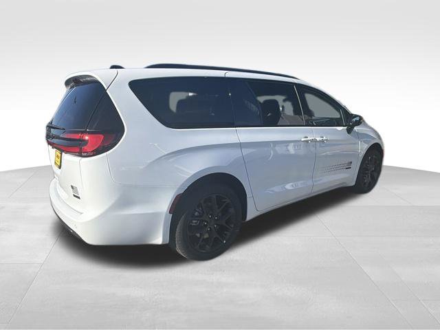 New 2027 Chrysler Pacifica Select AWD/4WD image 7