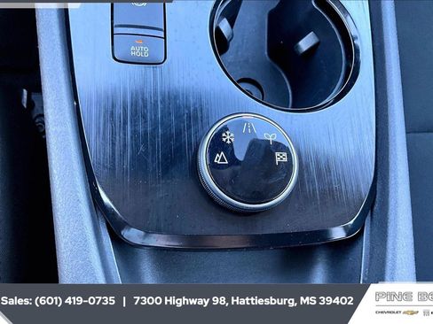 Used 2024 Nissan Rogue S AWD/4WD image 23