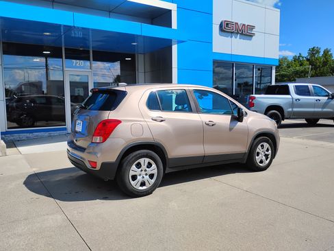 Used 2018 Chevrolet Trax LS FWD image 6