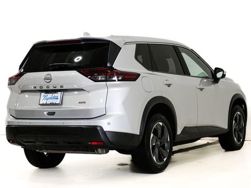 Used 2025 Nissan Rogue SV image 6