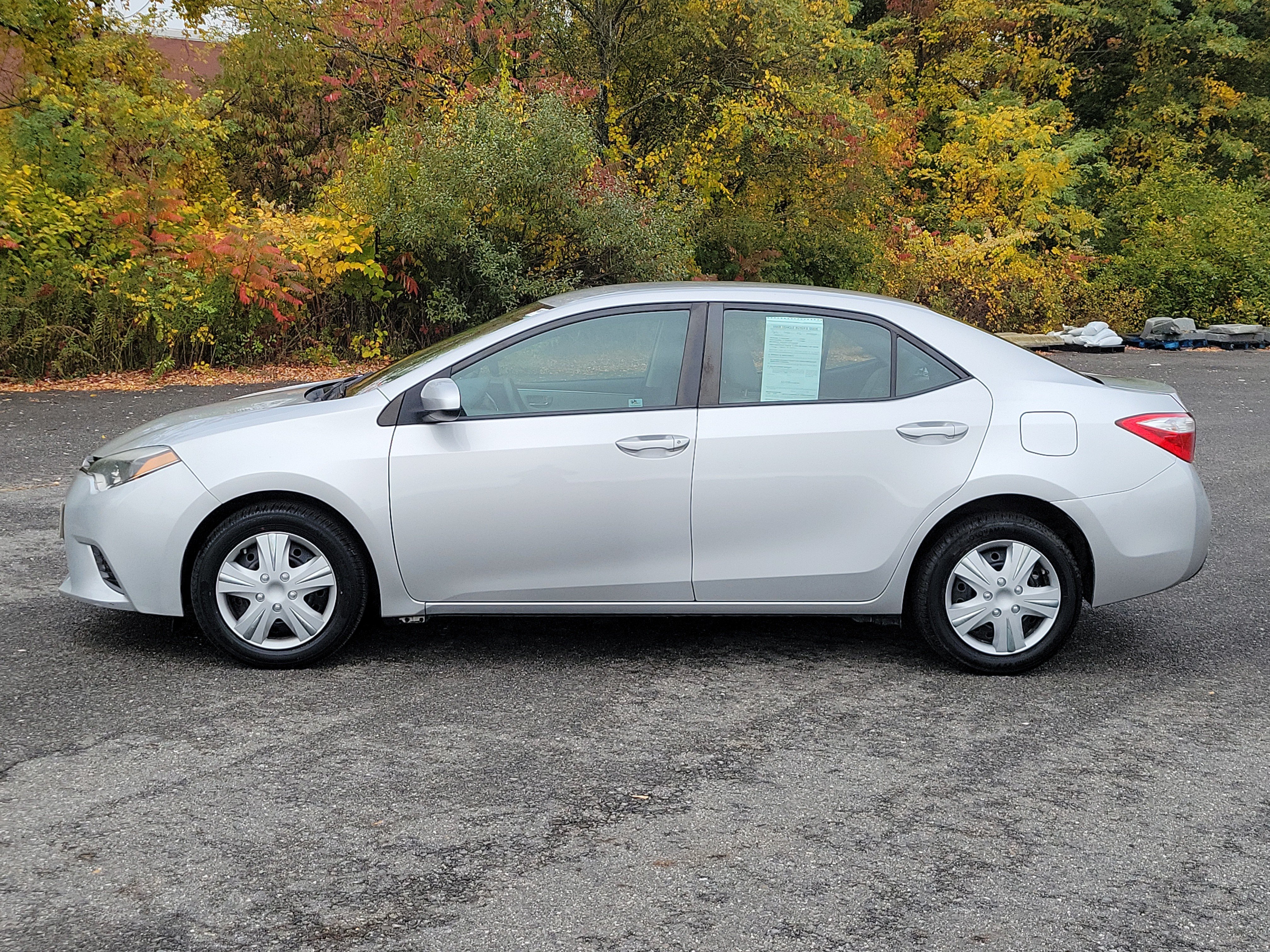 Used 2015 Toyota Corolla LE FWD image 8