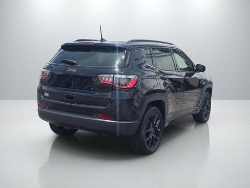 Used 2025 Jeep Compass Latitude w/ Altitude Special Edition AWD/4WD image 5