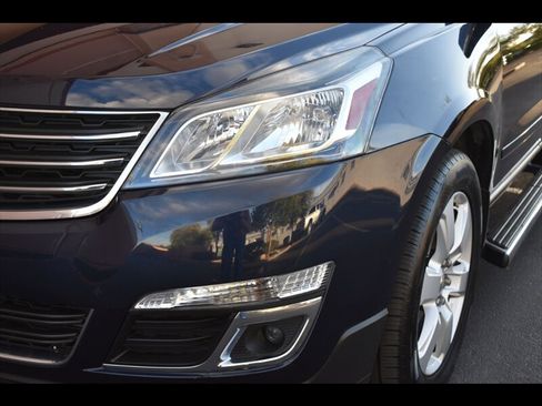 Used 2017 Chevrolet Traverse LT w/ Style and Technology Package image 47