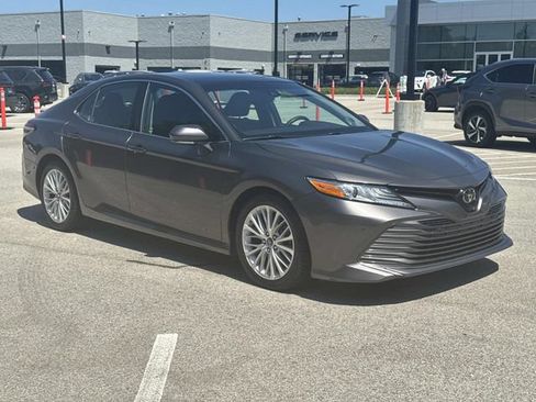 Used 2018 Toyota Camry XLE w/ Driver Assist Package FWD image 3