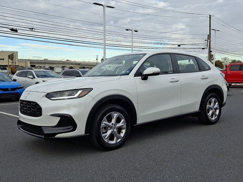 Certified 2023 Honda HR-V LX image 3