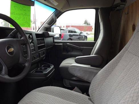 Used 2017 Chevrolet Express 2500 RWD image 10