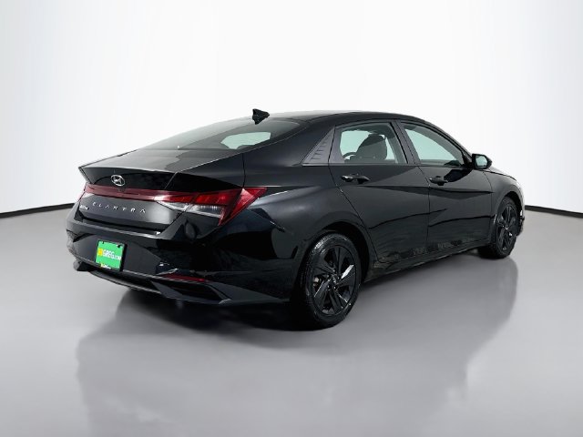 Used 2023 Hyundai Elantra SEL w/ Cargo Package FWD image 10