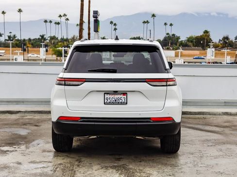 Certified 2025 Jeep Grand Cherokee Altitude image 8