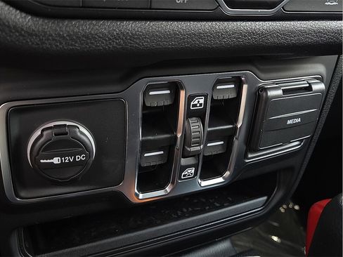 New 2025 Jeep Gladiator Sport image 8