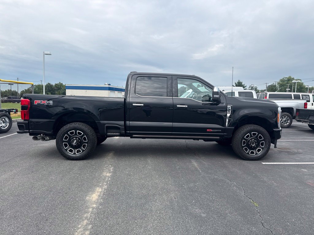 Used 2023 Ford F350 Platinum AWD/4WD image 4