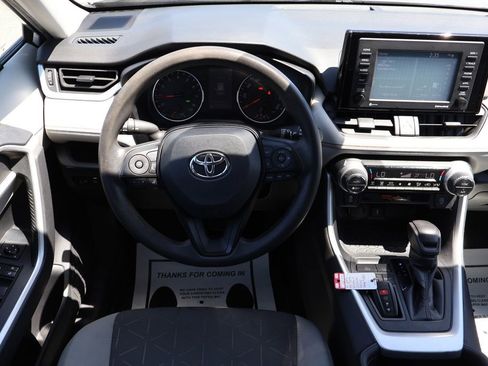 Used 2020 Toyota RAV4 XLE w/ Convenience Package FWD image 5