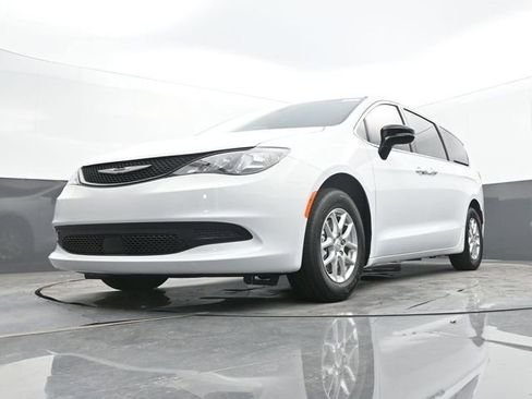 New 2025 Chrysler Voyager LX image 54