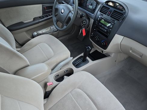 Used 2005 Kia Spectra EX FWD image 16
