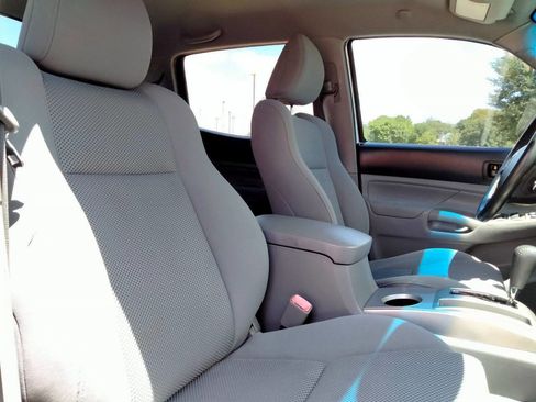 Used 2011 Toyota Tacoma PreRunner w/ TRD Sport Pkg image 22