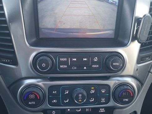 Used 2019 Chevrolet Suburban LT image 5