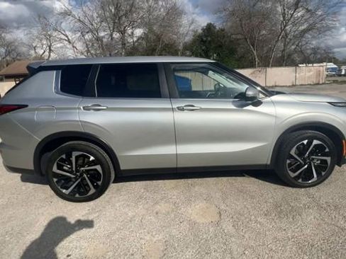 Used 2024 Mitsubishi Outlander SE image 9
