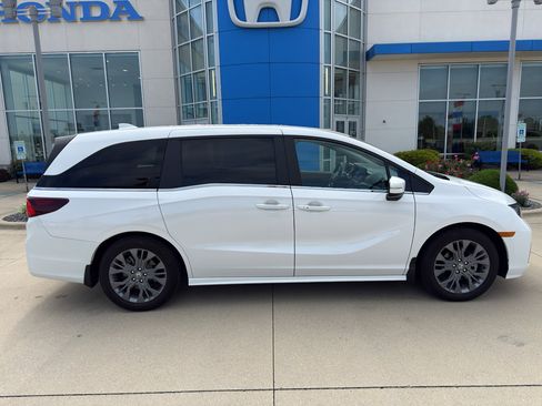 Used 2025 Honda Odyssey Touring image 4