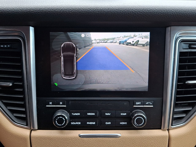 Certified 2018 Porsche Macan AWD/4WD image 22