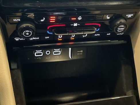 Used 2022 Jeep Grand Cherokee L Limited image 19