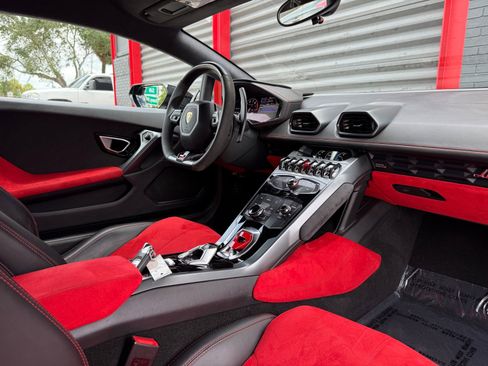 Used 2015 Lamborghini Huracan LP 610-4 AWD/4WD image 38