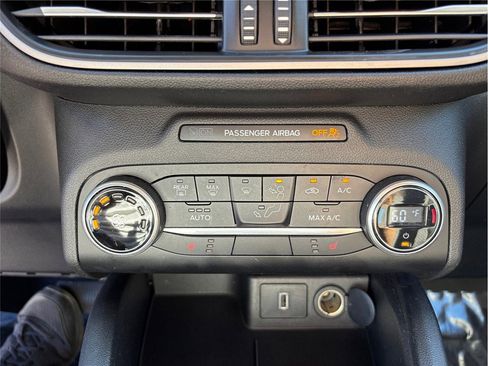 Used 2020 Ford Escape SE image 30