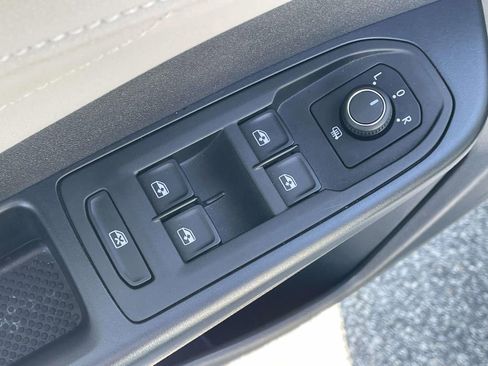 Used 2025 Volkswagen Taos SEL image 16