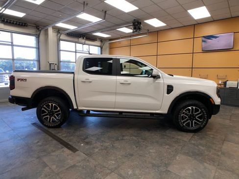 Used 2024 Ford Ranger Lariat w/ FX4 Off-Road Package AWD/4WD image 8