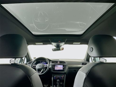 Used 2022 Volkswagen Tiguan SE R-Line image 22