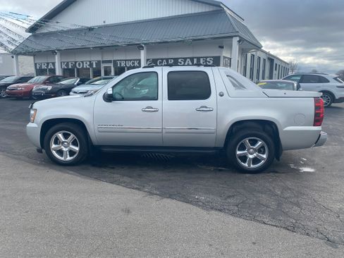 Used 2013 Chevrolet Avalanche LTZ image 8
