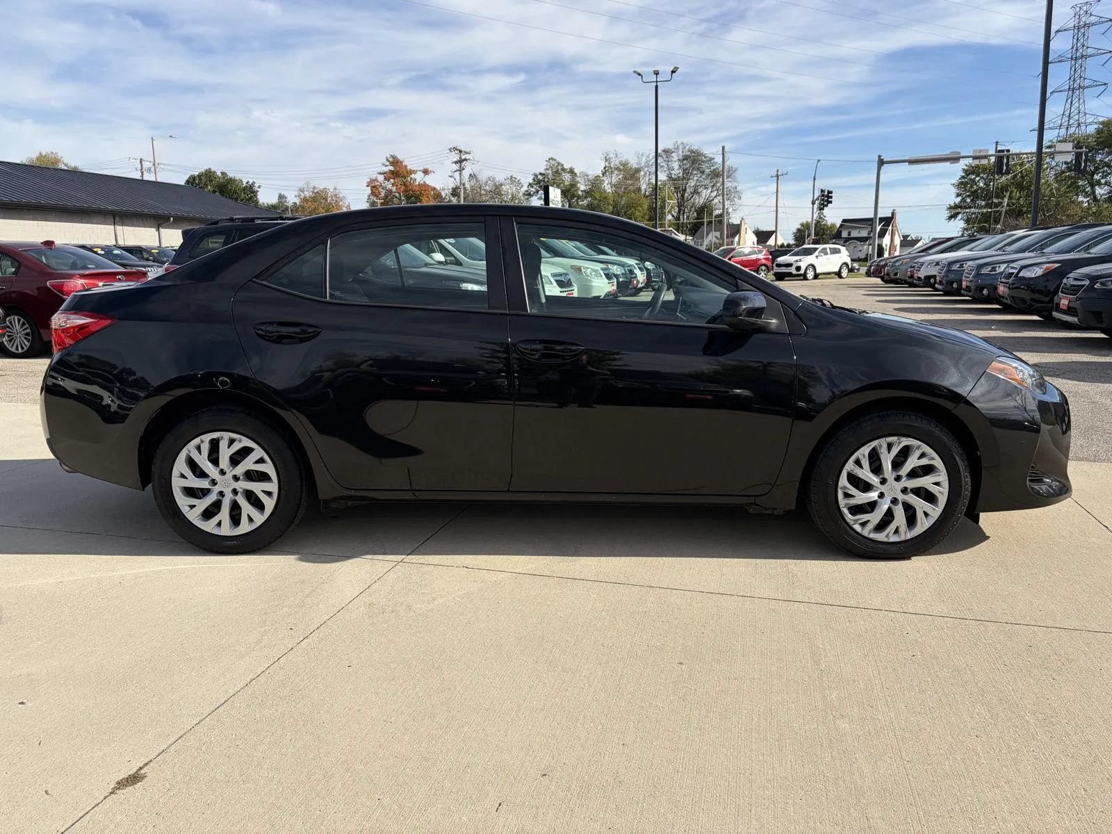 Used 2018 Toyota Corolla LE FWD image 4