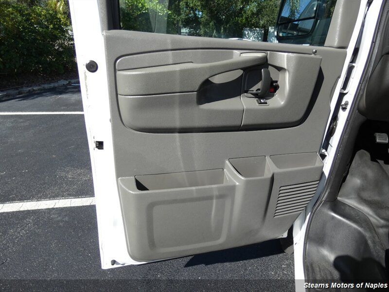 Used 2015 Chevrolet Express 2500 RWD image 35