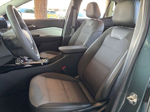 Used 2025 Chevrolet Trax LT image 21