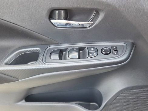 Used 2022 Nissan Versa SV image 32