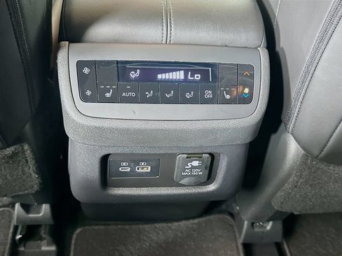 Used 2025 Nissan Pathfinder Platinum FWD image 26