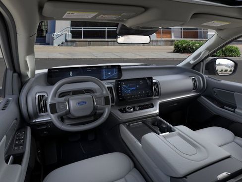 New 2025 Ford Expedition Active image 9