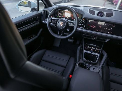 New 2026 Porsche Cayenne E-Hybrid Coupe AWD/4WD image 36