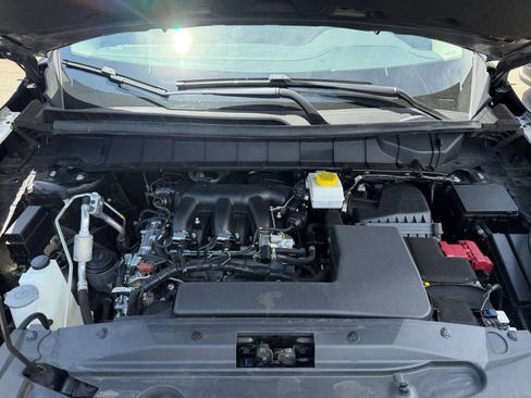 Used 2025 Nissan Pathfinder SV FWD image 34