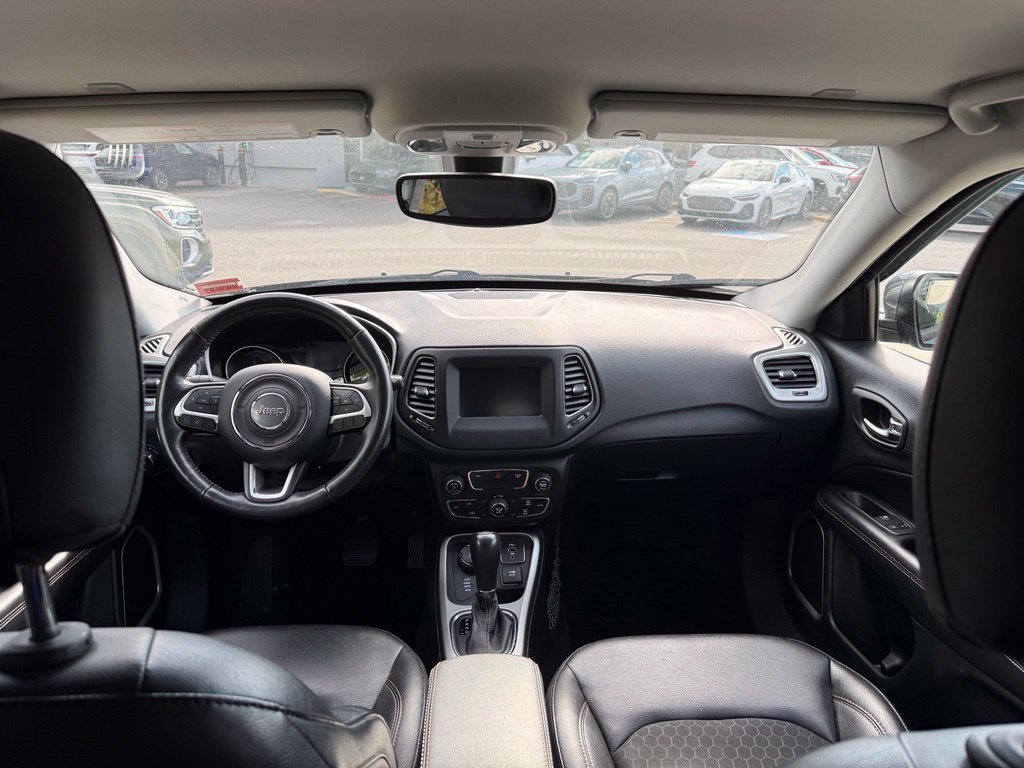Used 2019 Jeep Compass Latitude w/ Cold Weather Group AWD/4WD image 31
