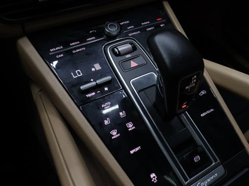 Used 2020 Porsche Cayenne AWD/4WD image 26