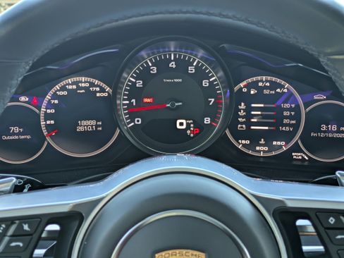 Used 2018 Porsche Panamera 4S image 19