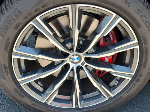 Used 2026 BMW X5 xDrive40i w/ M Sport Package AWD/4WD image 13