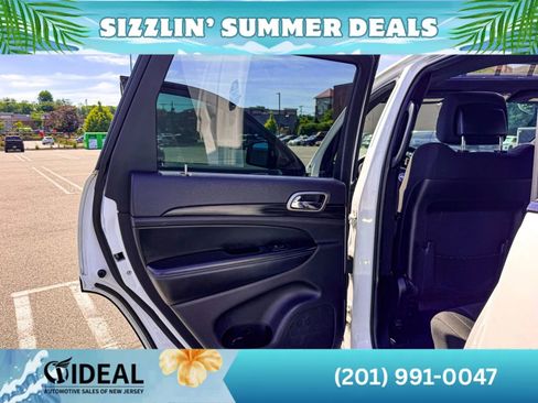 Used 2019 Jeep Grand Cherokee Laredo AWD/4WD image 14