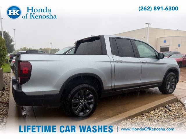 Used 2025 Honda Ridgeline Sport image 2