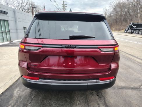 New 2026 Jeep Grand Cherokee Altitude image 8