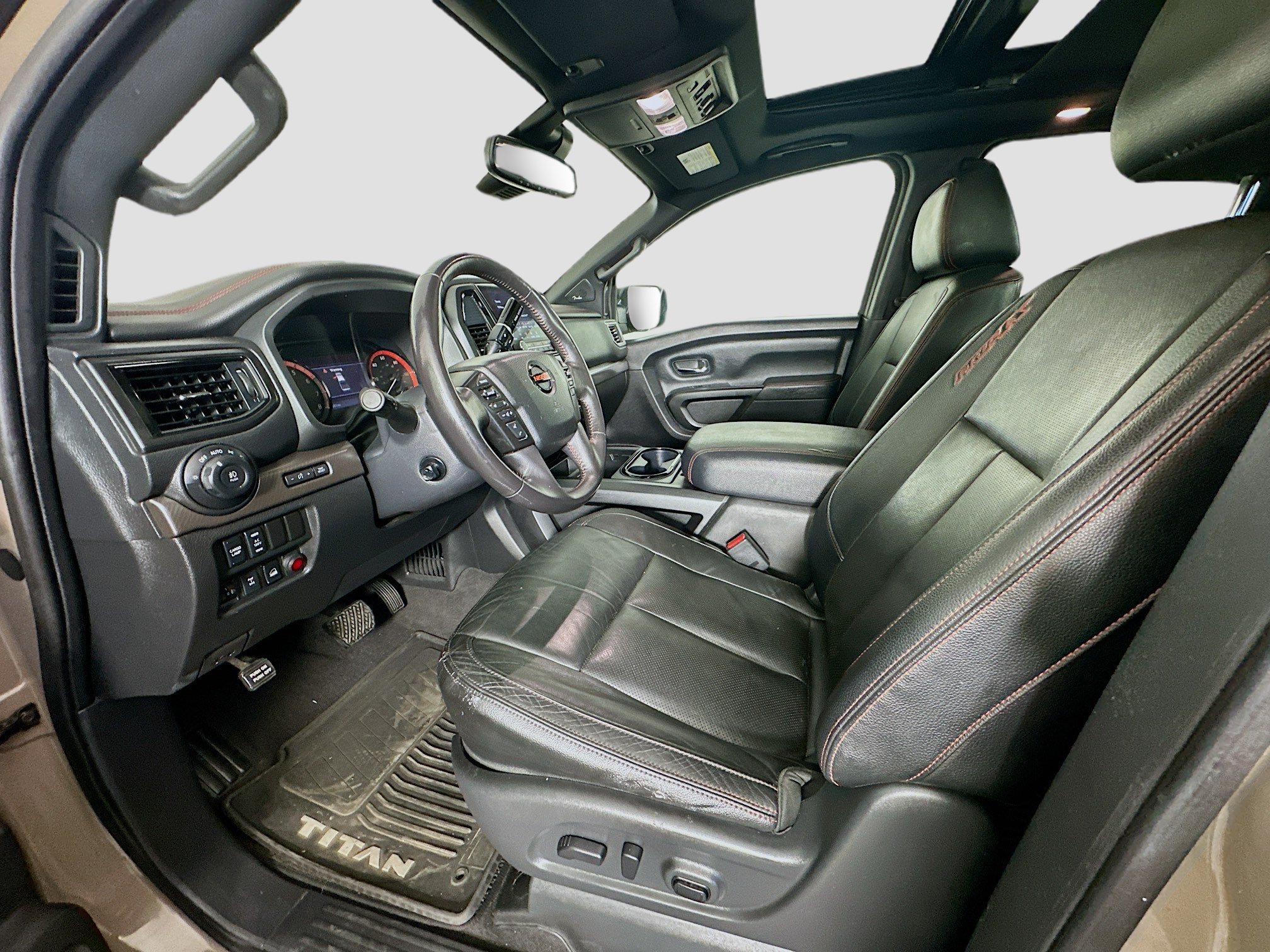 Used 2021 Nissan Titan PRO-4X w/ Pro-4x Convenience Package AWD/4WD image 13