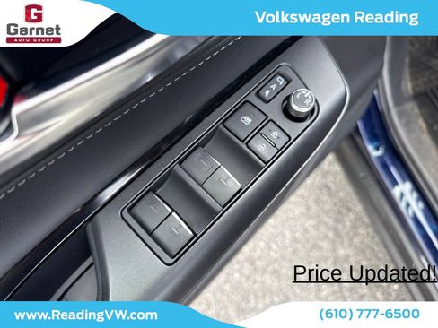 Used 2023 Toyota Venza LE AWD/4WD image 11